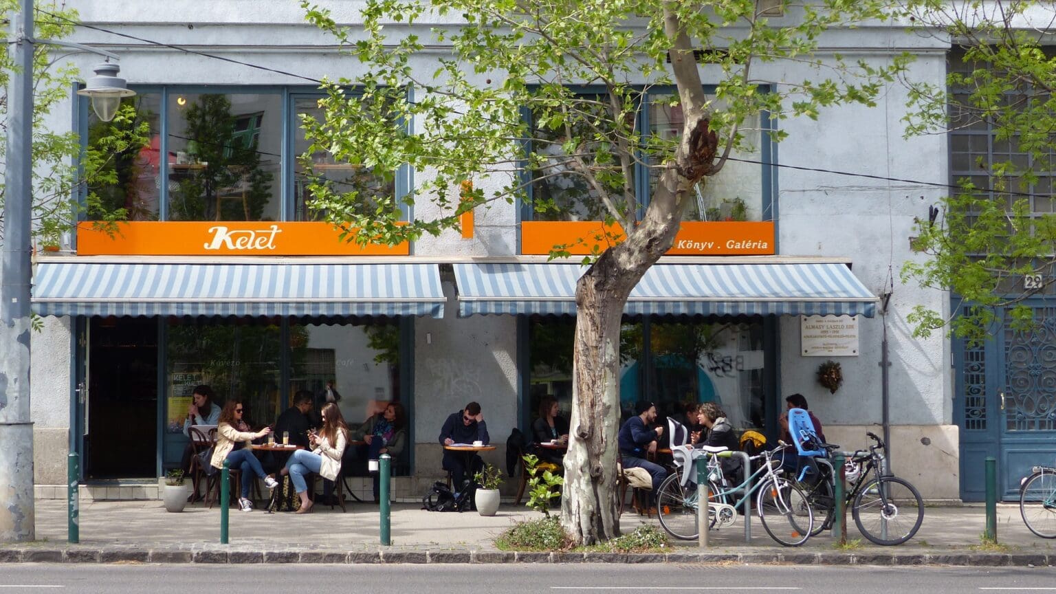 Kelet Café & Gallery — A Popular Meeting Place that Brings Back the Atmosphere of the Olden Days