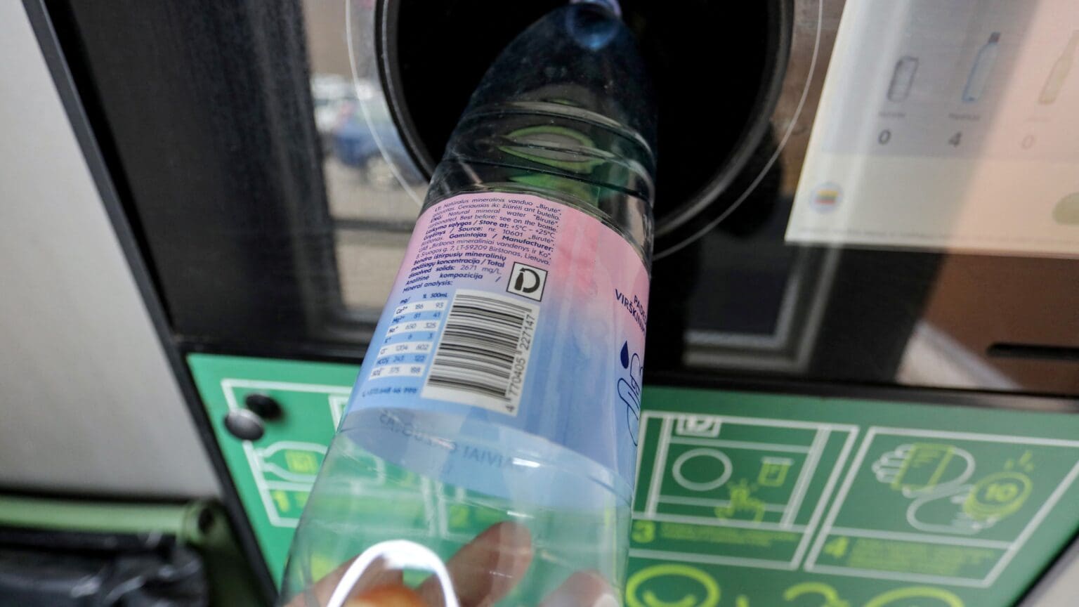 Installation of New Beverage Packaging Recycling Machines in Hungary’s Retail Stores Begins