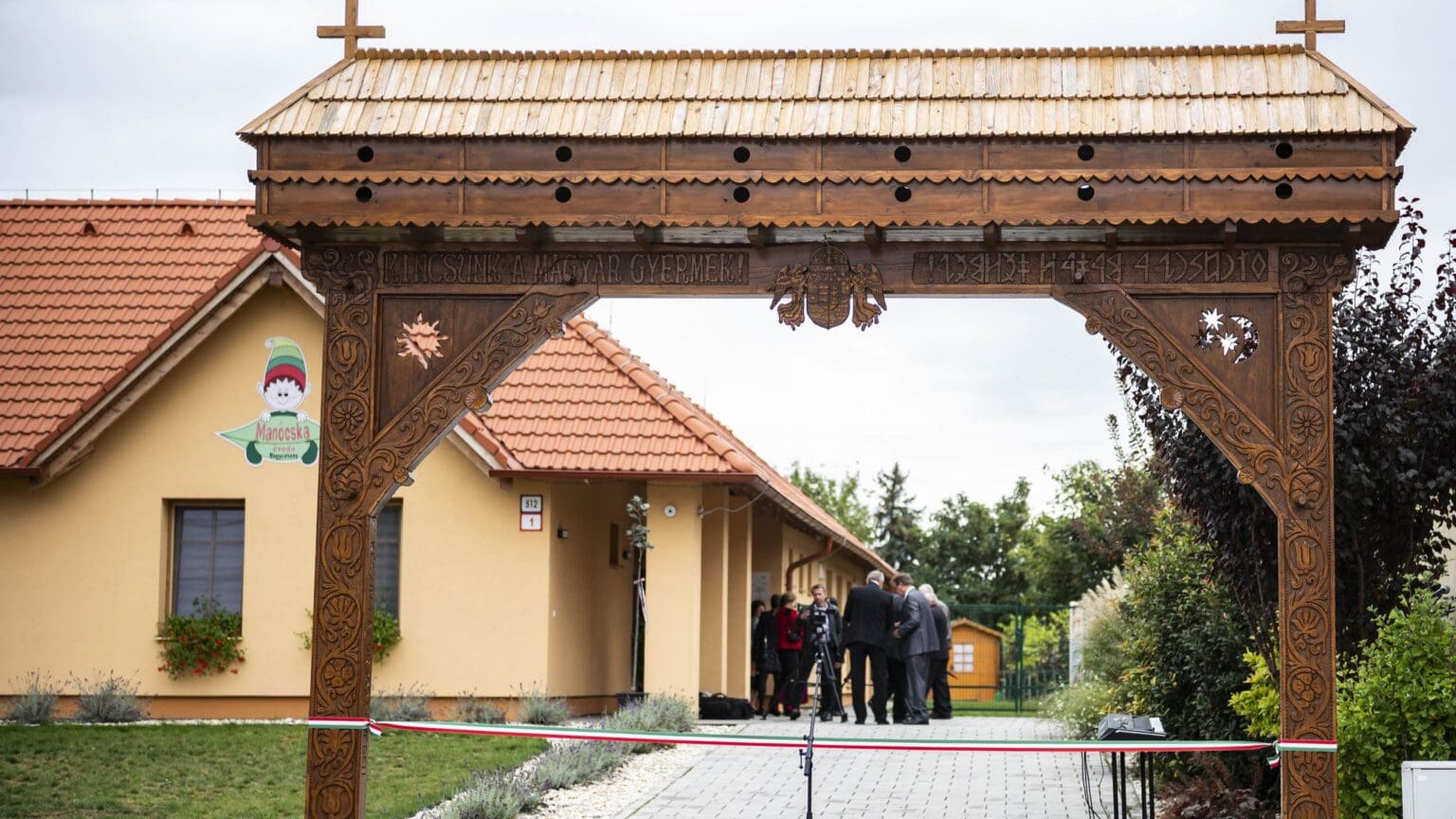 Szekler Gate and Lángos Added to the Collection of Hungarikums