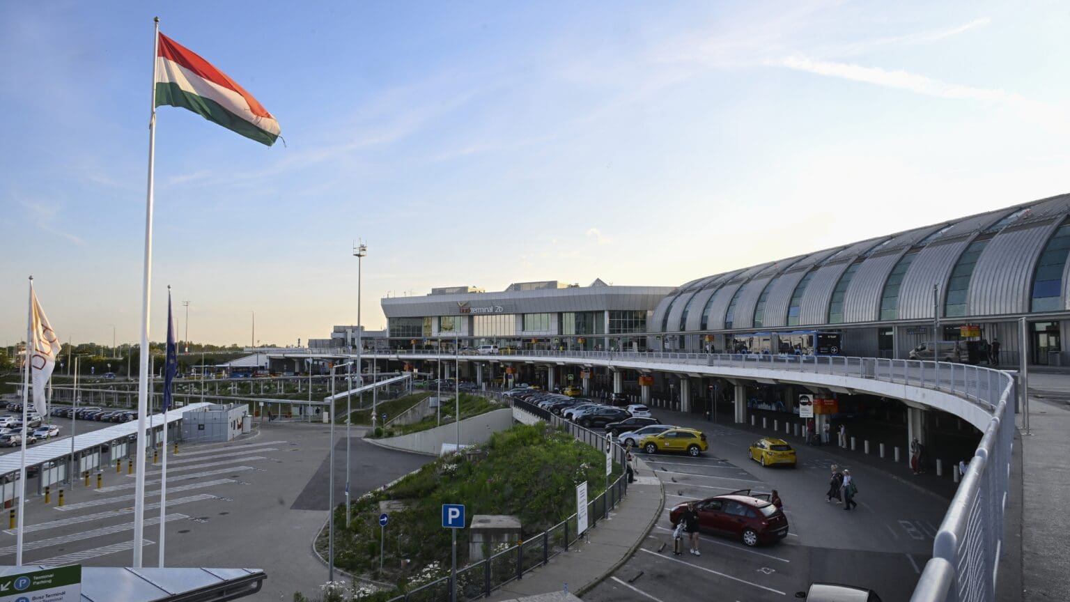 Hungarian Government Reacquires Budapest Airport After Two Decades