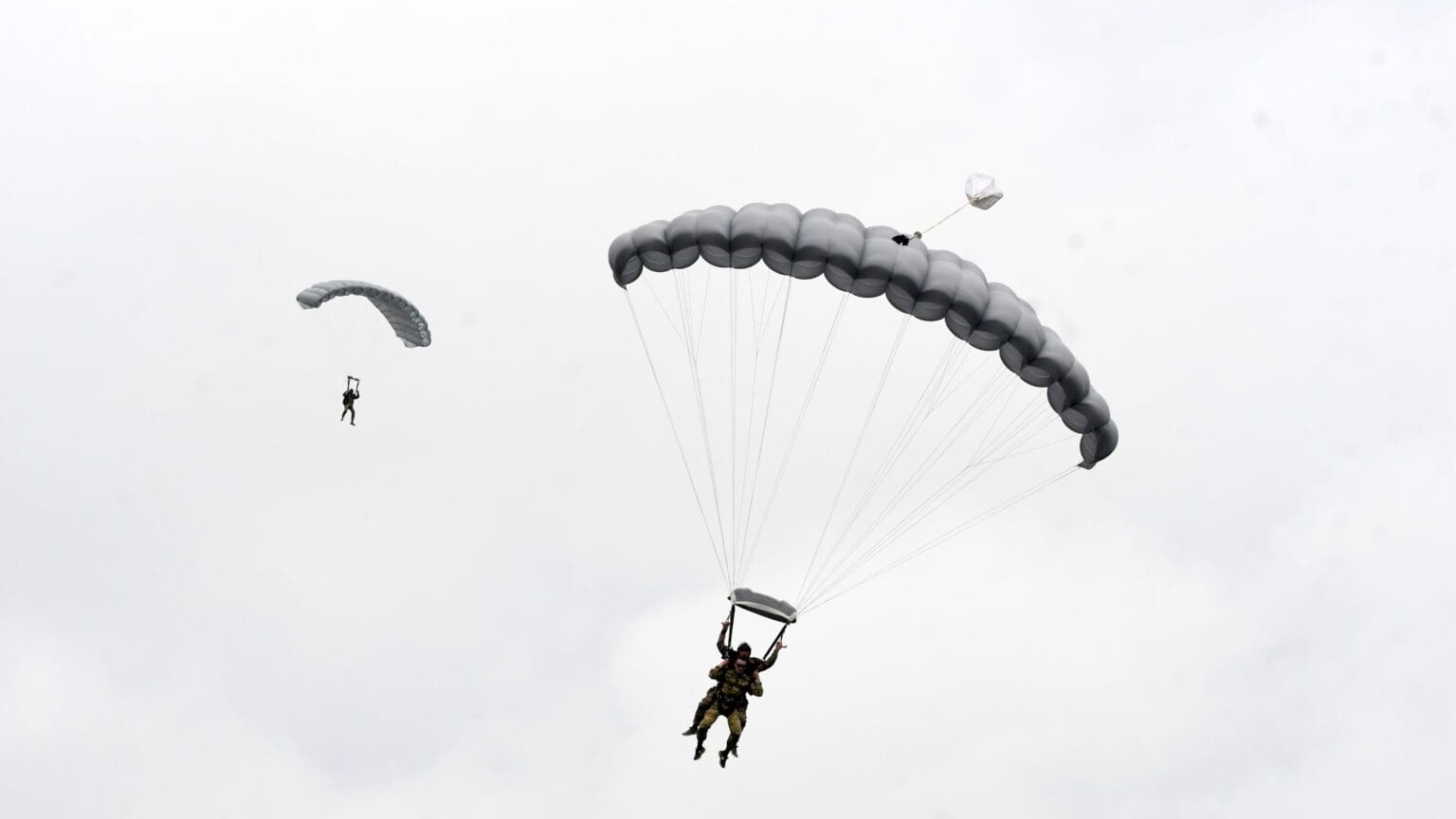 Hungarian Government’s Commitment to Sports Highlighted at Parachuting World Championship