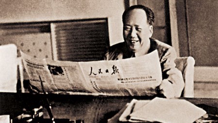 Mao Zedong reading the People’s Daily newspaper in Hangzhou in 1961