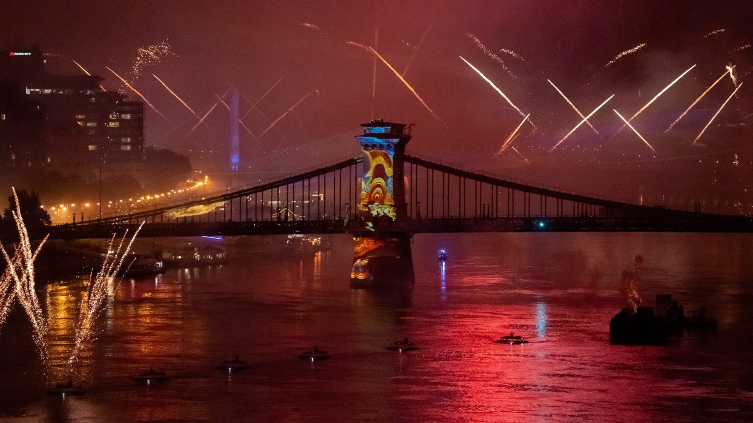 Budapest Fireworks Amaze Spectators Once Again Despite One Hour Delay