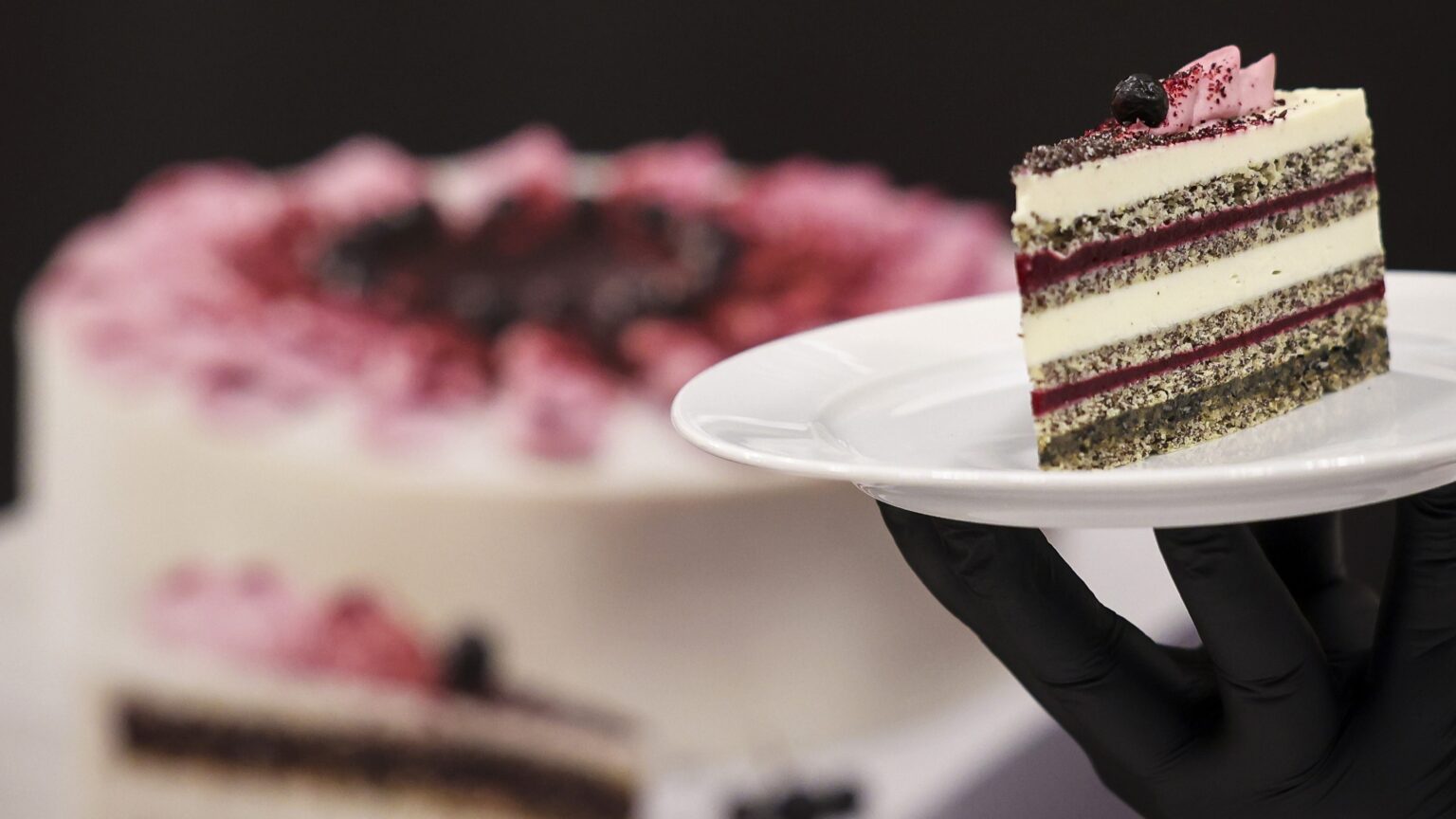 Cake of the Year of Hungary in 2024: ‘Mákvirág’ aka Poppy Seed Flower