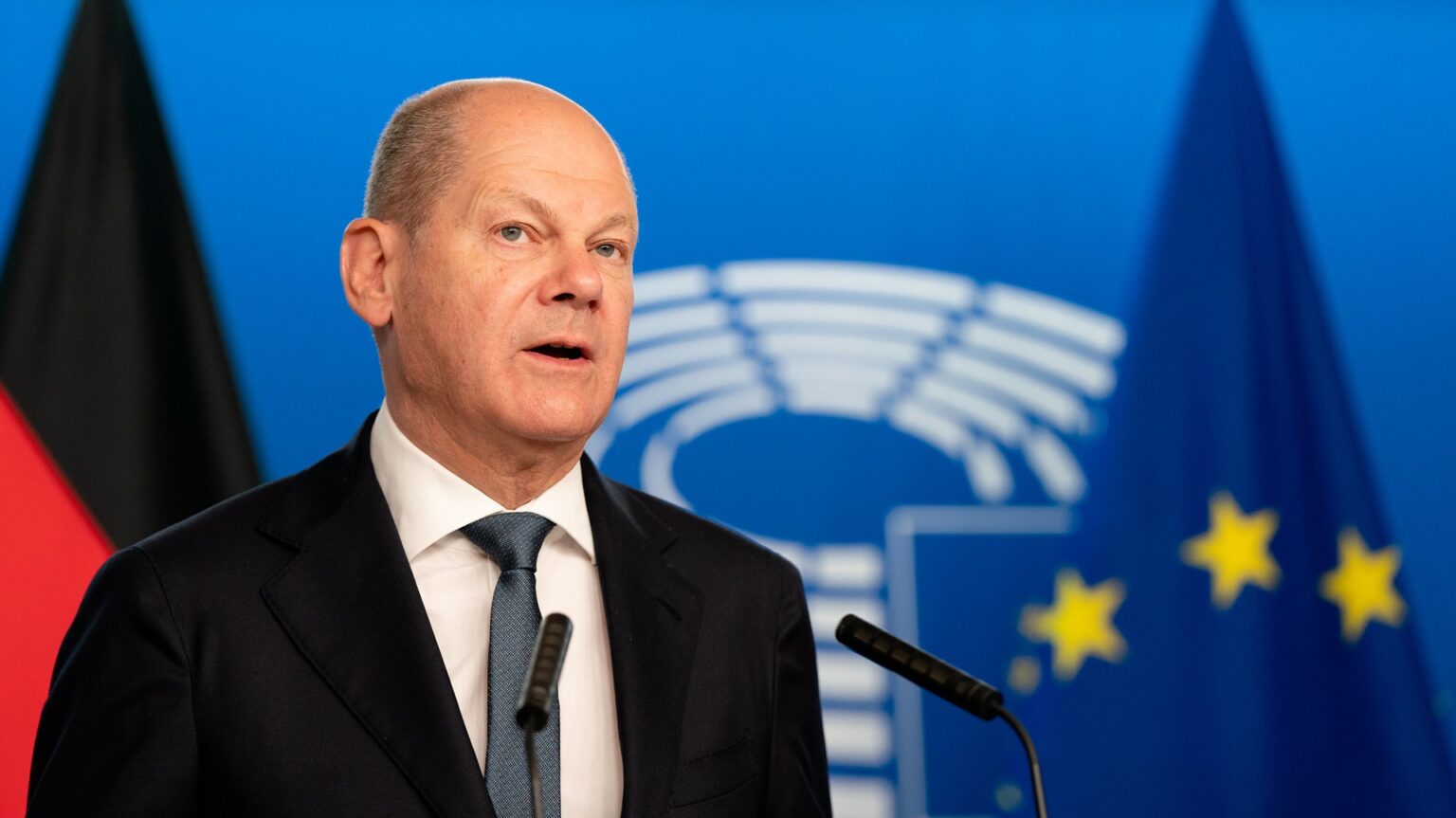 Chancellor Olaf Scholz Vows to Crack Down on Illegal Migration After Stabbings in Solingen