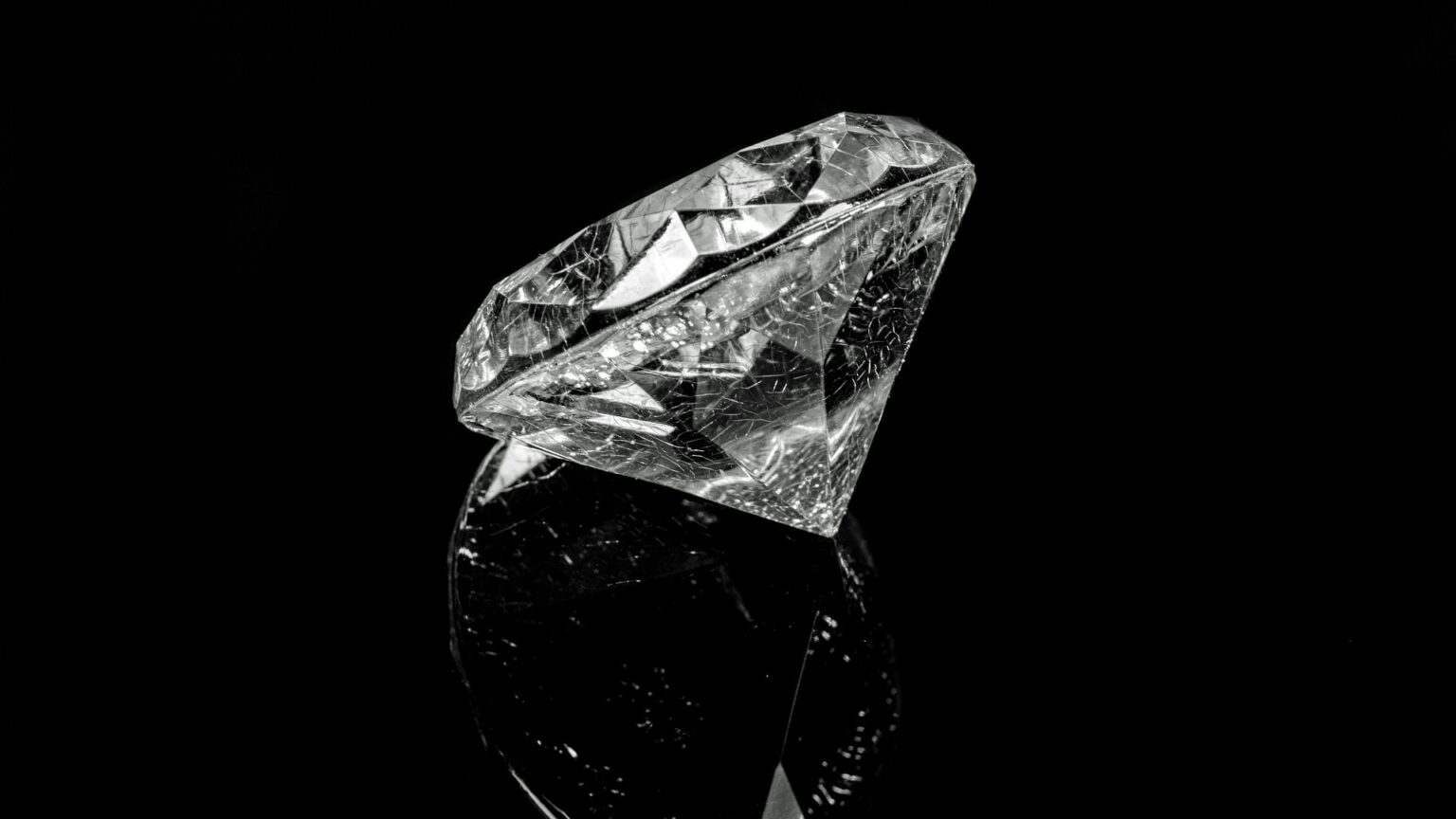 Hungarian Researchers Develop New Terahertz Light Source Using Diamonds in International Collaboration