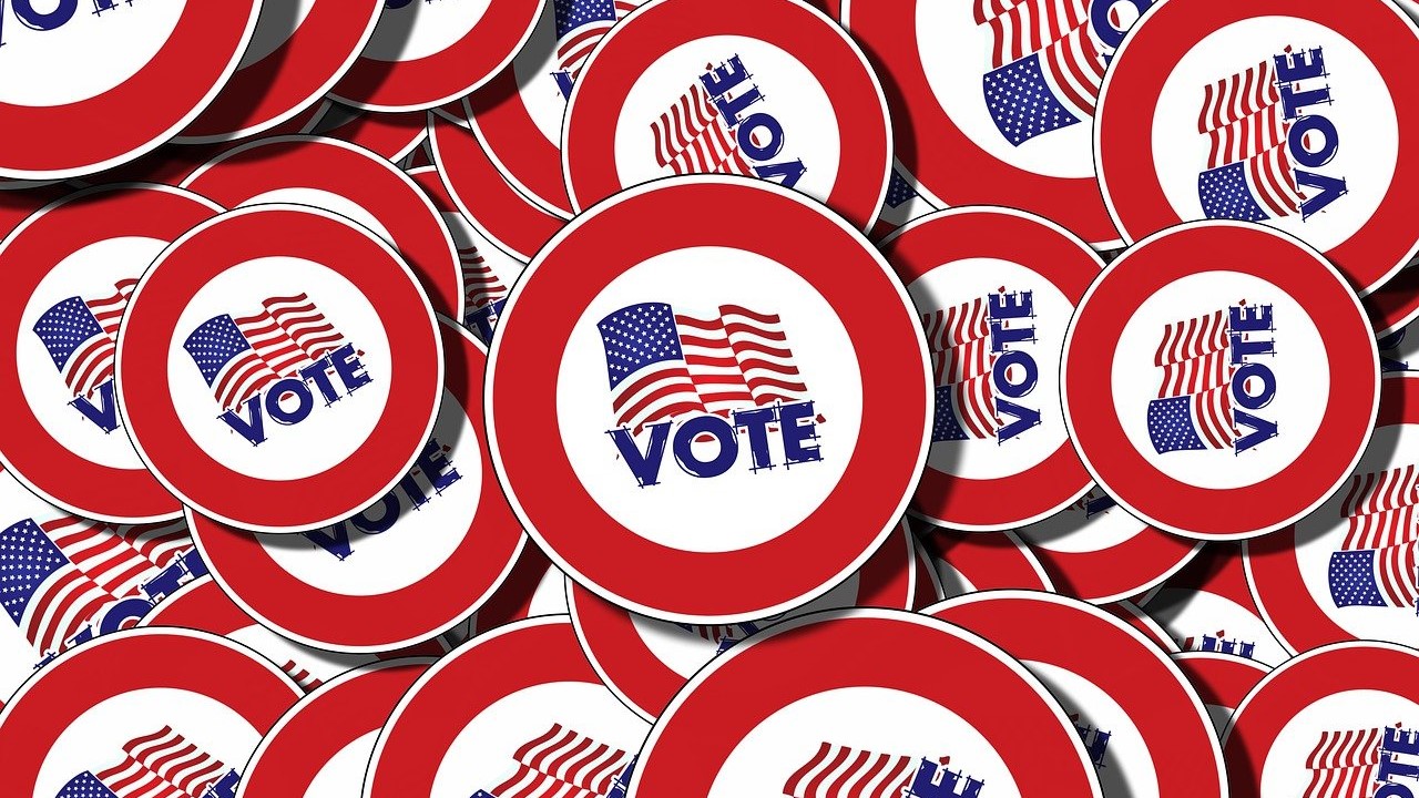 US get-out-the-vote pins (illustration, Pixabay)