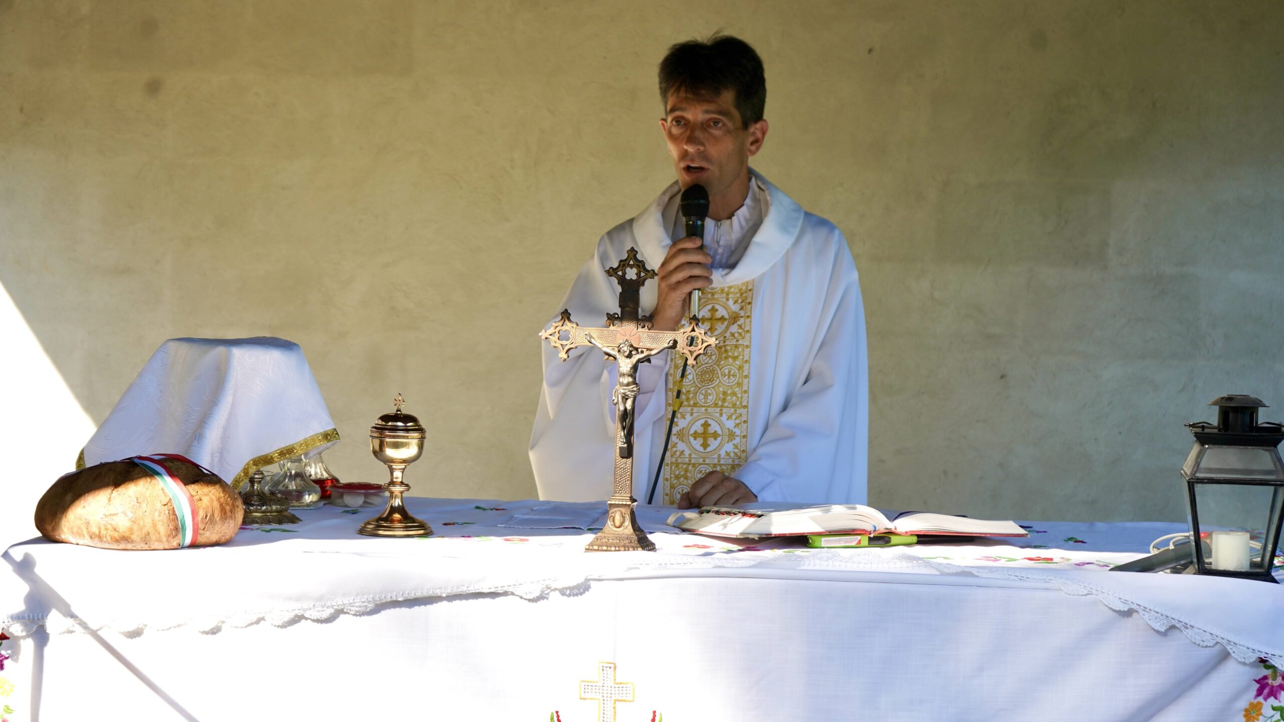 Father Imre Juhász conducts mass at the Magyar Tanya in Barto, Pennsylvania in 2022.