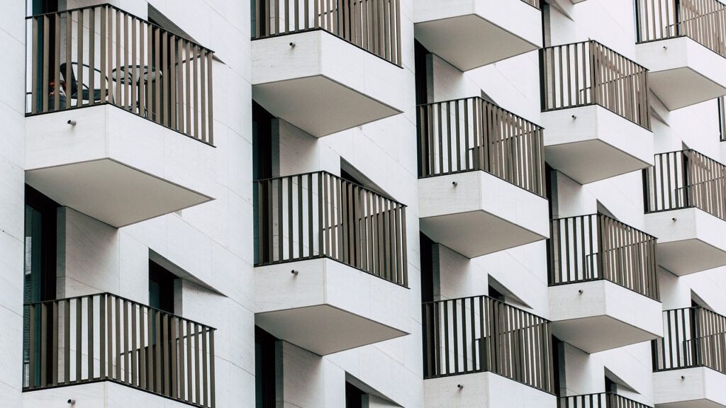 Block of flats with balconies (Pixabay)