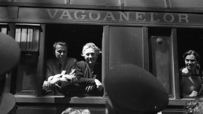 Deputy House Speaker Anna Kéthly, standing next to Minister of Industry Antal Bán, leans out of the window of a railcarriage as she departs for a Social Democrat conference in Zurich in 1947.