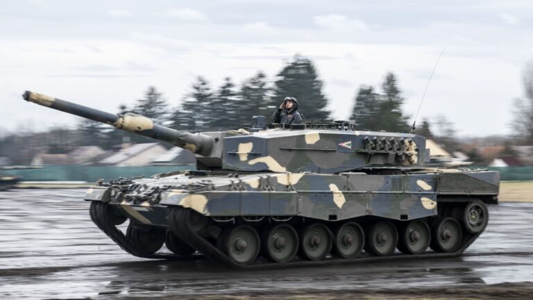 A dynamic demonstration of the Leopard 2A4 tank during the visit of Hungarian Minister of Defence Kristóf Szalay-Bobrovniczky and Slovak Minister of Defense Robert Kalinák to the barracks of the György Klapka 1st Armoured Brigade György in Tata on 9 February 2024.