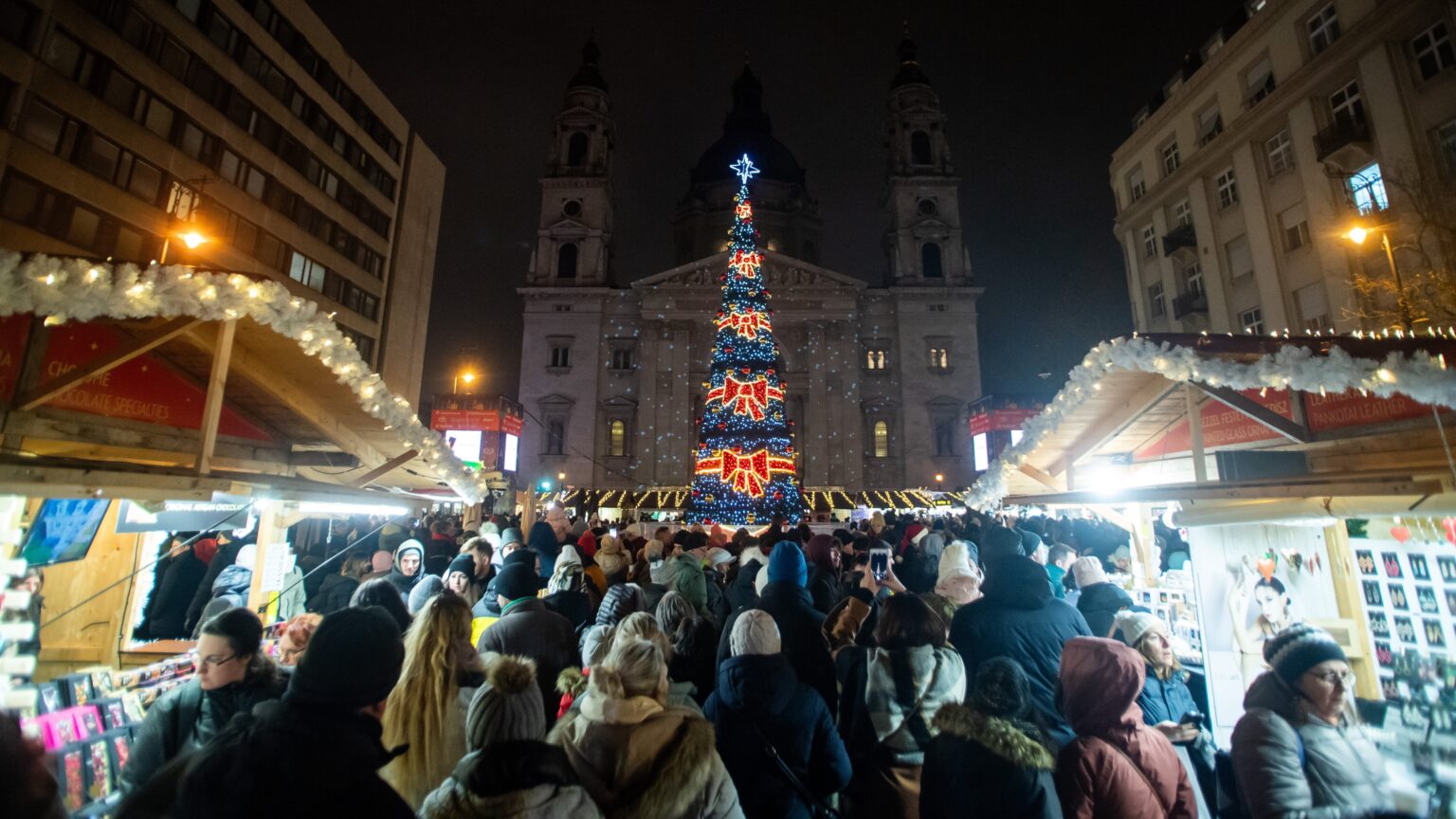 Budapest’s Christmas Markets Return with Traditional and Charitable Spirit