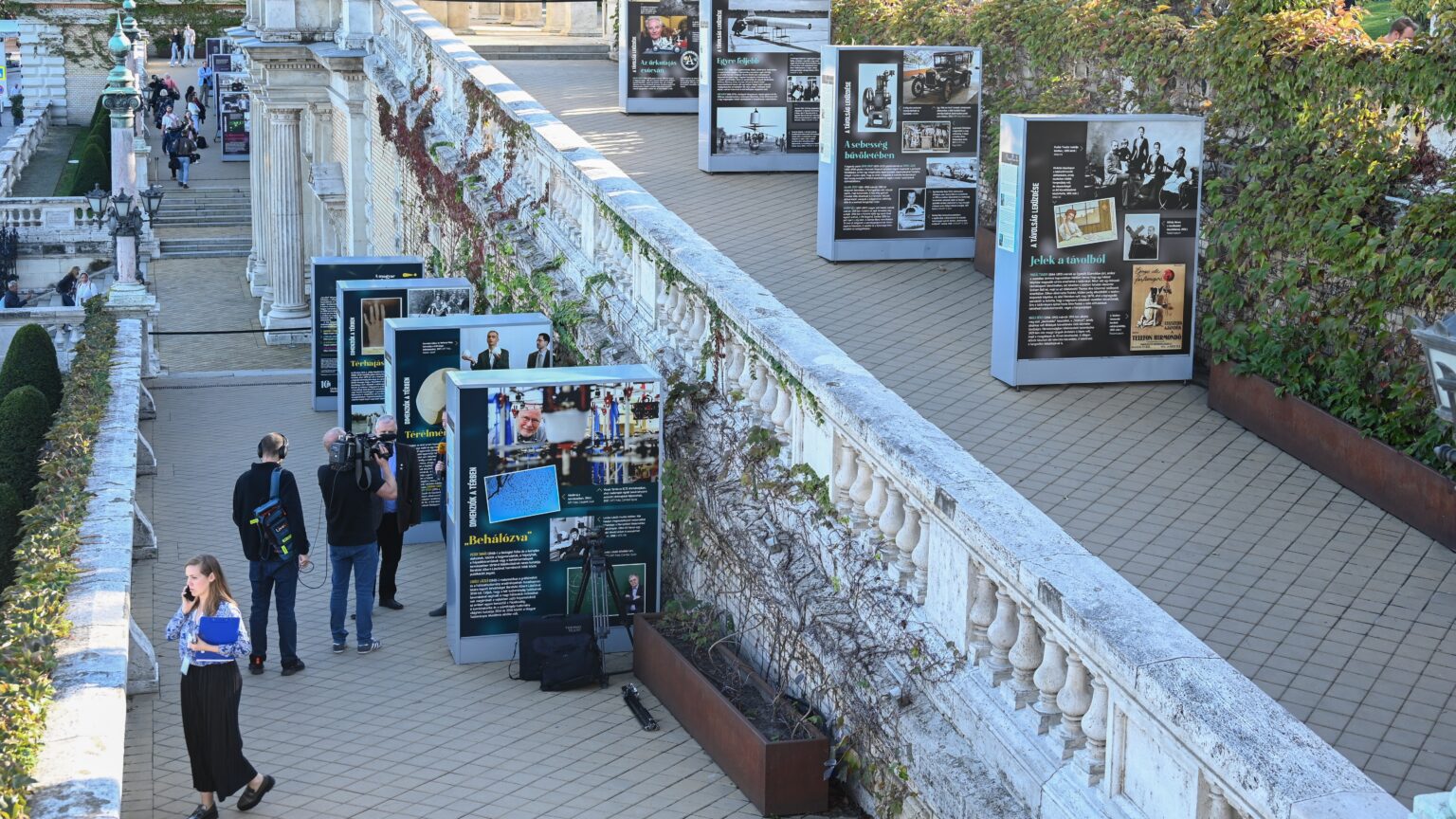 Várkert Bazaar Rings in the New Year with Music, Theatre, and Art