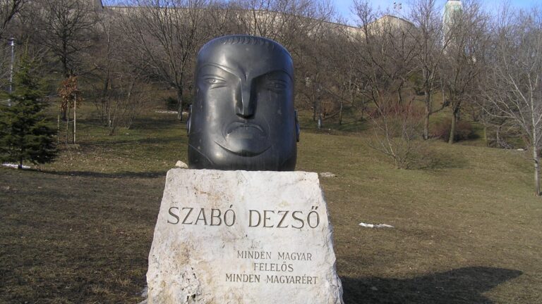 Dezső Szabó's head sculpture on the promenade named after him, by Tibor Szervátiusz, Budapest, near the Citadel on Gellért Hill