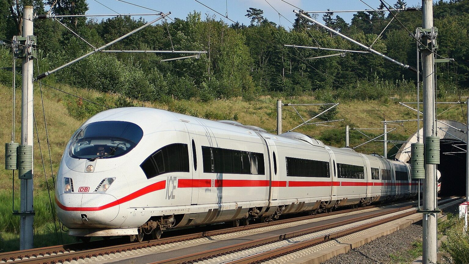 Hungarian Passenger Performs Death-Defying Stunt on German Train