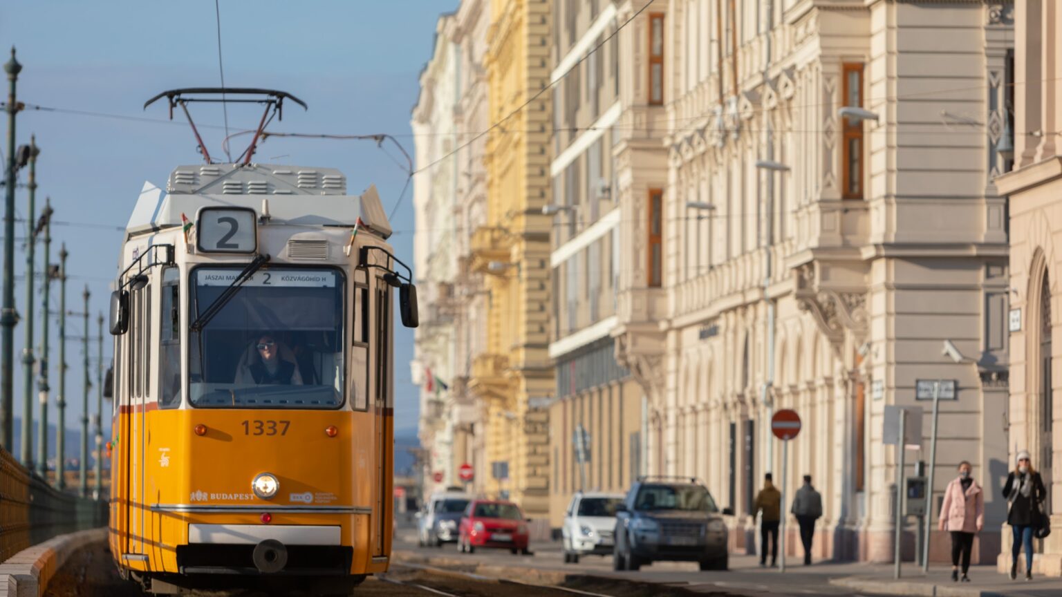 Budapest Introduces Metrobus System to Improve Suburban Transit